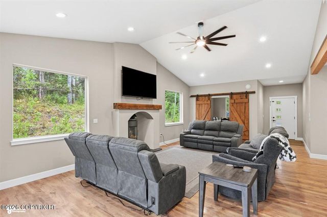 1381 N Meadow Lakes Loop, Wasilla, AK 99623