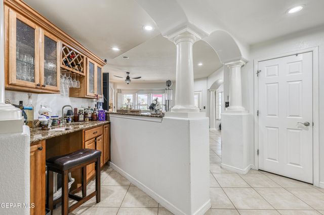 6086 VIA DE LOS ARBOLES, El Paso, TX 79932