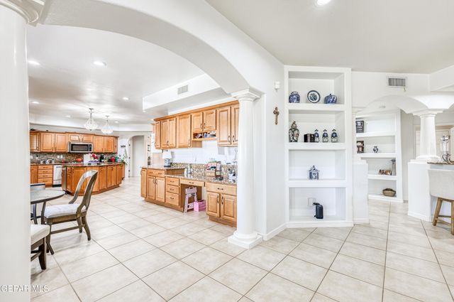6086 VIA DE LOS ARBOLES, El Paso, TX 79932