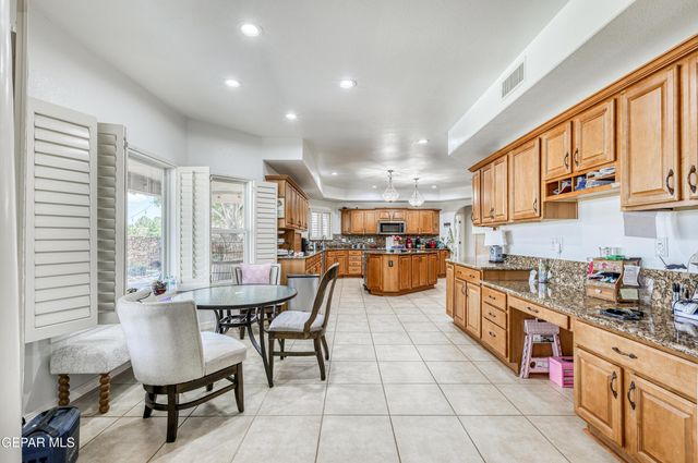 6086 VIA DE LOS ARBOLES, El Paso, TX 79932