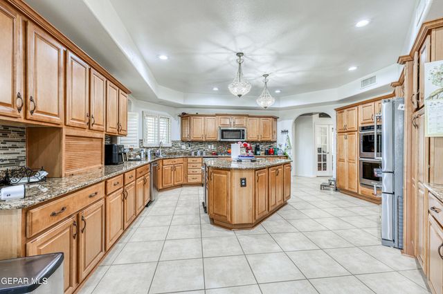 6086 VIA DE LOS ARBOLES, El Paso, TX 79932