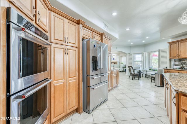 6086 VIA DE LOS ARBOLES, El Paso, TX 79932