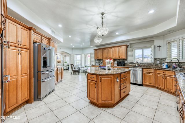 6086 VIA DE LOS ARBOLES, El Paso, TX 79932