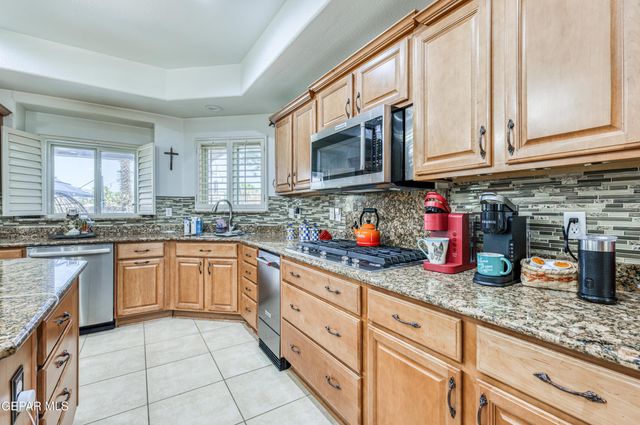 6086 VIA DE LOS ARBOLES, El Paso, TX 79932