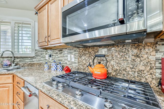 6086 VIA DE LOS ARBOLES, El Paso, TX 79932