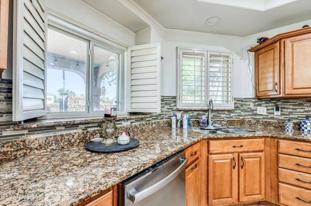 6086 VIA DE LOS ARBOLES, El Paso, TX 79932