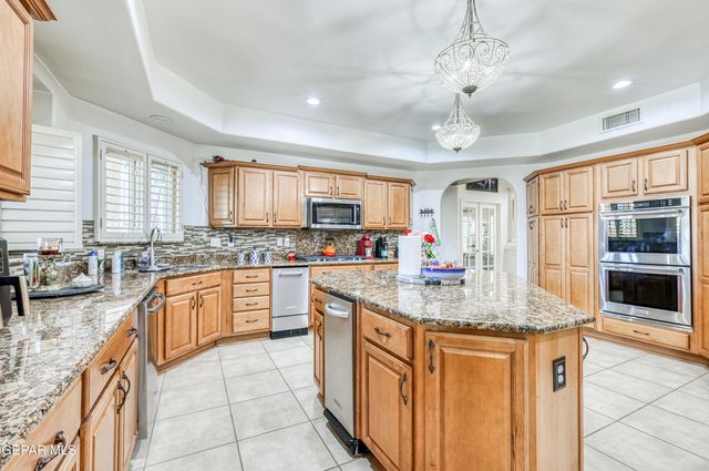 6086 VIA DE LOS ARBOLES, El Paso, TX 79932