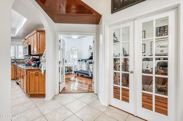 6086 VIA DE LOS ARBOLES, El Paso, TX 79932