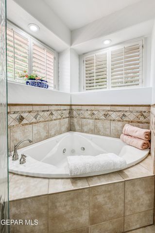 6086 VIA DE LOS ARBOLES, El Paso, TX 79932