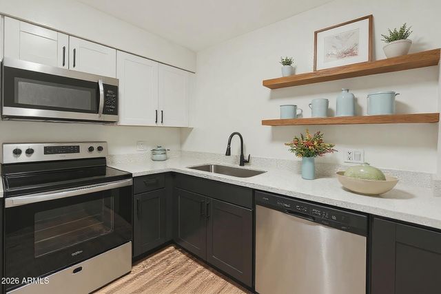 1102 E PIERCE Street, Phoenix, AZ 85006