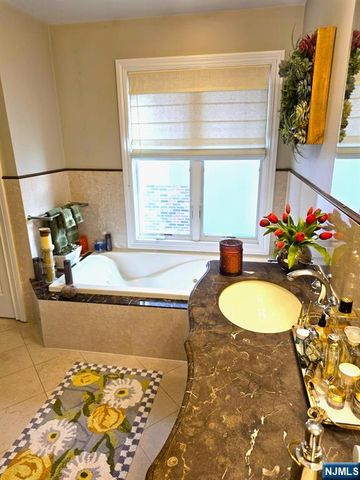 333 Roff Avenue, Palisades Park, NJ 07650