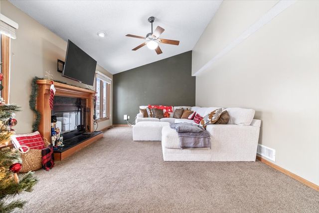 5425 NW 90th Street, Johnston, IA 50131