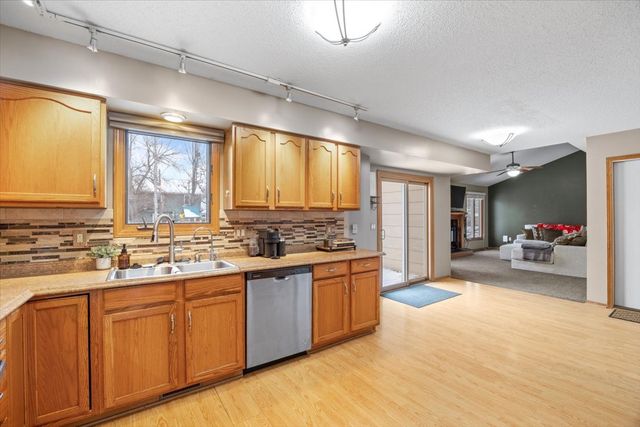 5425 NW 90th Street, Johnston, IA 50131