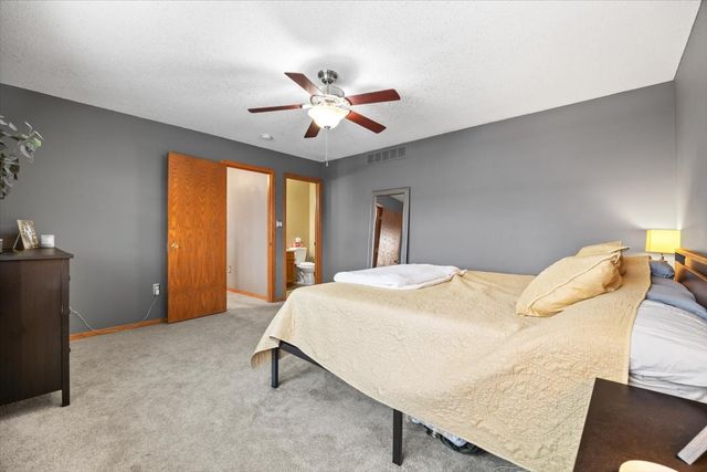 5425 NW 90th Street, Johnston, IA 50131