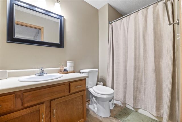 5425 NW 90th Street, Johnston, IA 50131