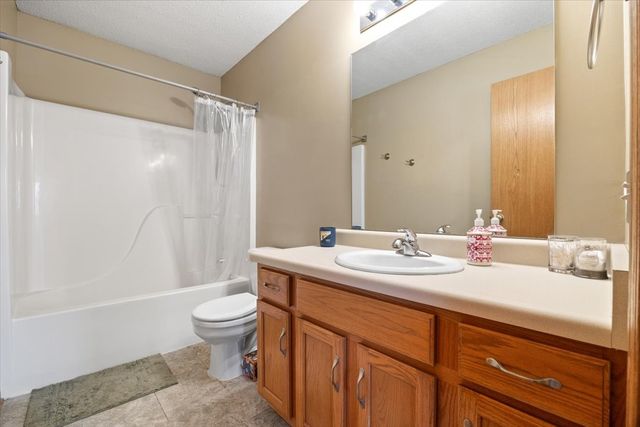 5425 NW 90th Street, Johnston, IA 50131