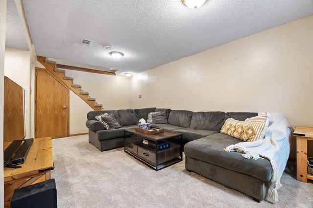 5425 NW 90th Street, Johnston, IA 50131