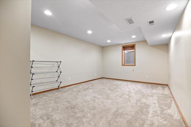 5425 NW 90th Street, Johnston, IA 50131