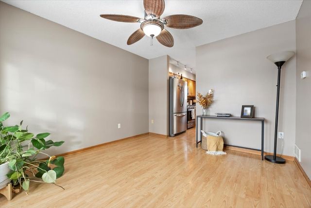 5425 NW 90th Street, Johnston, IA 50131