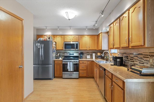 5425 NW 90th Street, Johnston, IA 50131