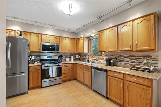 5425 NW 90th Street, Johnston, IA 50131