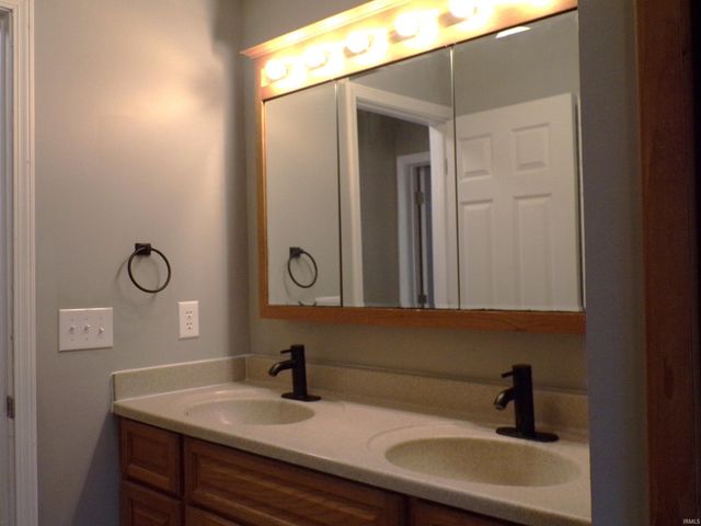 4801 Hartman Road, Fort Wayne, IN 46807