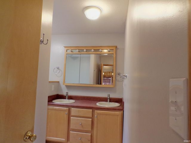 4801 Hartman Road, Fort Wayne, IN 46807