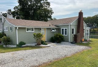 12 South Road, East Lyme, CT 06357