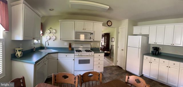 132 AVOCET LN, West Deptford, NJ 08086