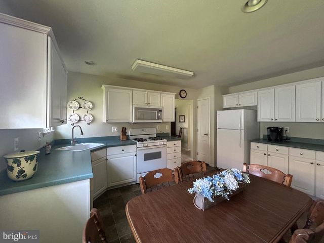 132 AVOCET LN, West Deptford, NJ 08086