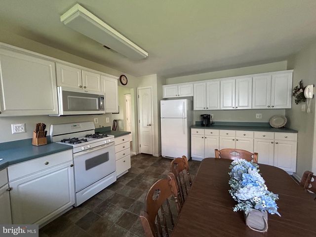 132 AVOCET LN, West Deptford, NJ 08086