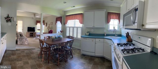 132 AVOCET LN, West Deptford, NJ 08086