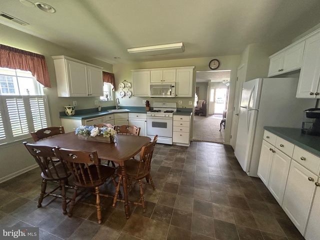 132 AVOCET LN, West Deptford, NJ 08086