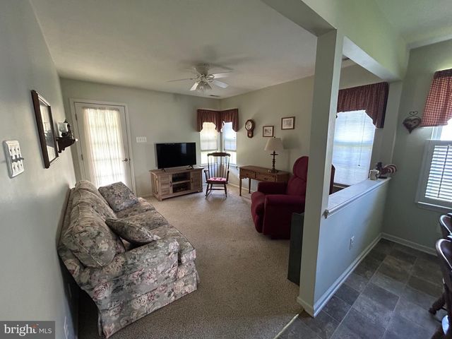 132 AVOCET LN, West Deptford, NJ 08086