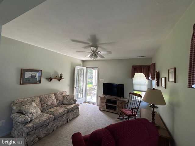 132 AVOCET LN, West Deptford, NJ 08086