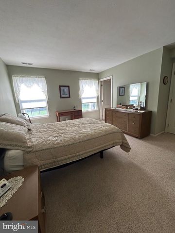 132 AVOCET LN, West Deptford, NJ 08086