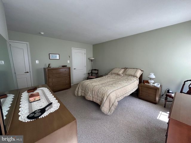 132 AVOCET LN, West Deptford, NJ 08086