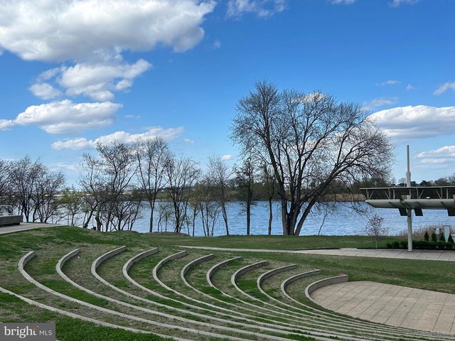 132 AVOCET LN, West Deptford, NJ 08086