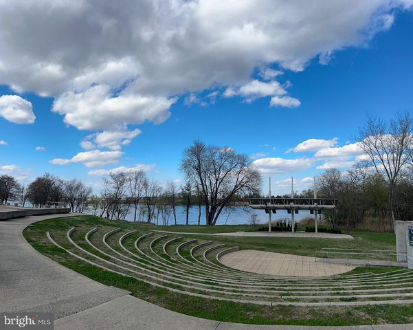 132 AVOCET LN, West Deptford, NJ 08086