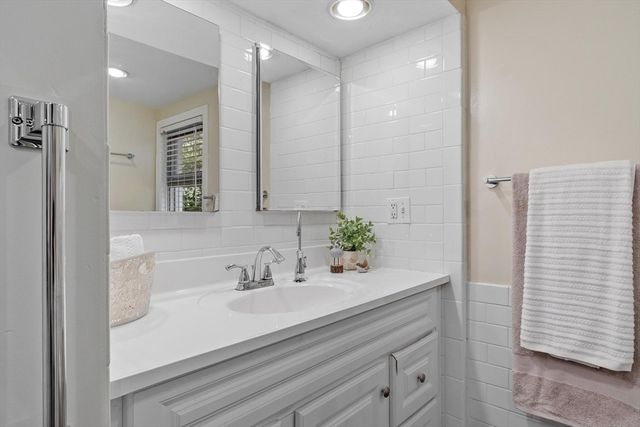 42 Fuller Ave, Lancaster, MA 01523