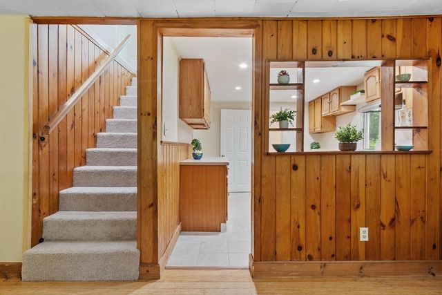 42 Fuller Ave, Lancaster, MA 01523
