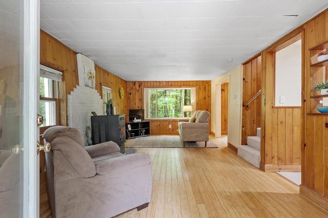 42 Fuller Ave, Lancaster, MA 01523
