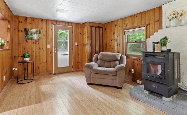 42 Fuller Ave, Lancaster, MA 01523
