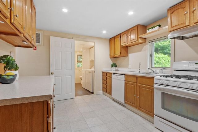 42 Fuller Ave, Lancaster, MA 01523