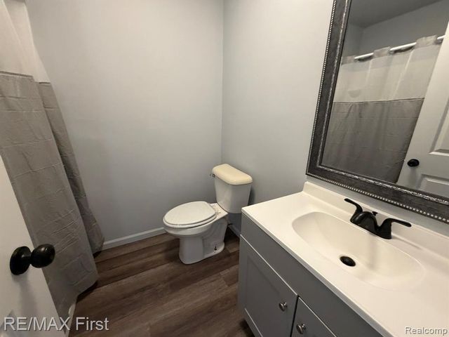 16045 Oporto Street, Livonia, MI 48154