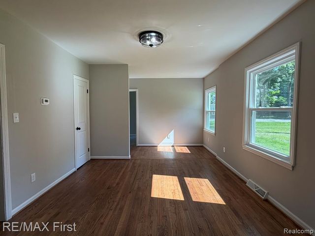 16045 Oporto Street, Livonia, MI 48154