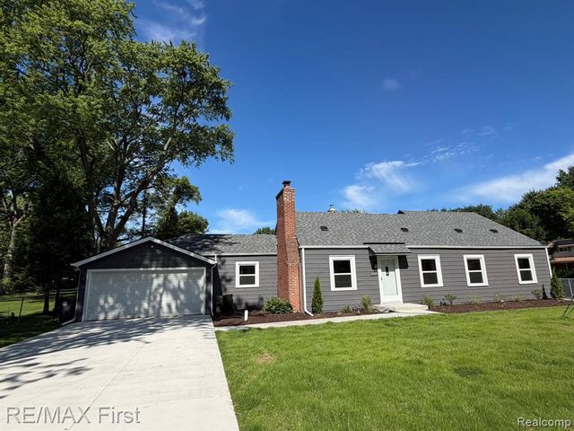 16045 Oporto Street, Livonia, MI 48154