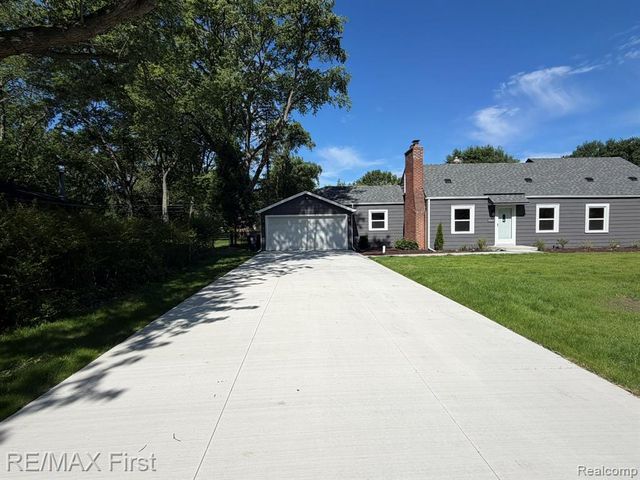 16045 Oporto Street, Livonia, MI 48154