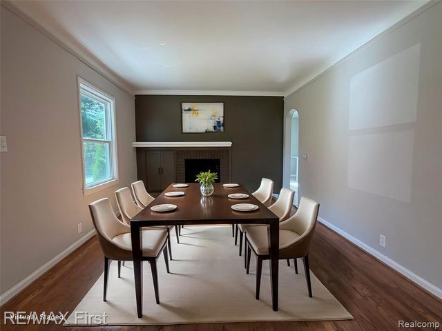 16045 Oporto Street, Livonia, MI 48154