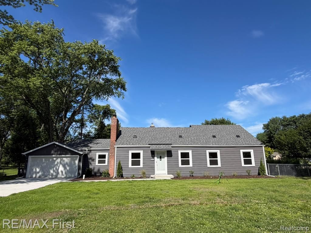 16045 Oporto Street, Livonia, MI 48154